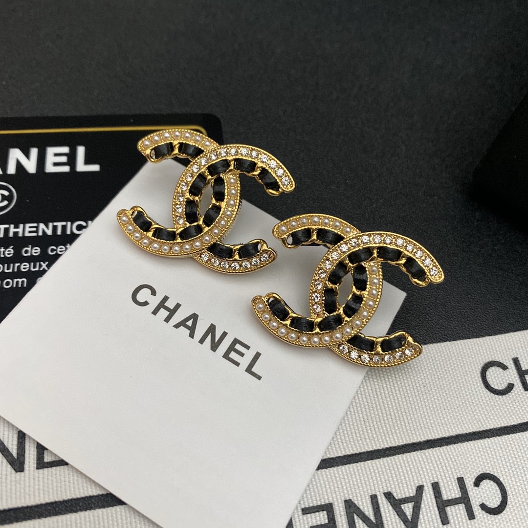샤넬(CHANEL) 진주 로고 귀걸이 악세사리