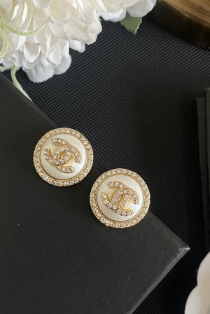 샤넬(CHANEL) 썬플라워 진주 레터링 귀걸이 악세사리