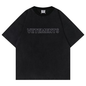 베트멍(VETEMENTS) 클래식 로고 자수 워싱 반팔 티셔츠 의류