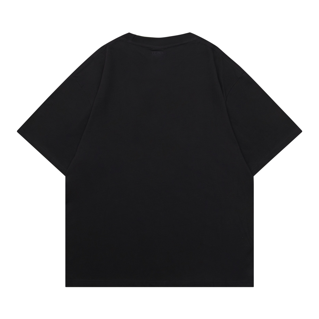 베트멍(VETEMENTS) 로고 플록 프린트 반팔 티셔츠 의류