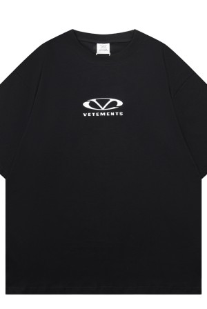 베트멍(VETEMENTS) 로고 플록 프린트 반팔 티셔츠 의류
