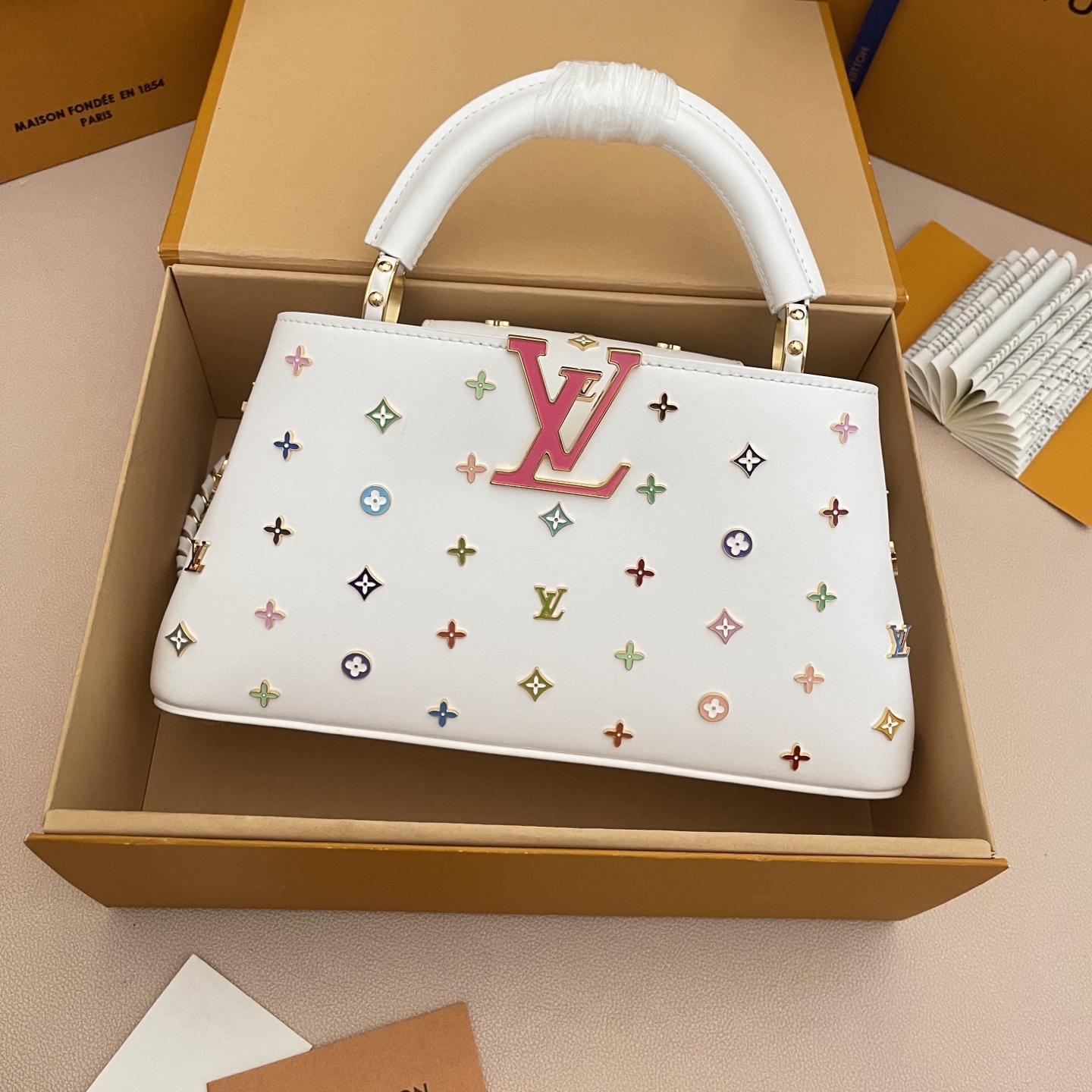 루이비통(LV) x 무라카미 다카시 카퓌신 EW CAPUCINES EAST WEST 가방 스몰