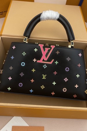 루이비통(LV) x 무라카미 다카시 카퓌신 EW CAPUCINES EAST WEST 토트백 가방 스몰