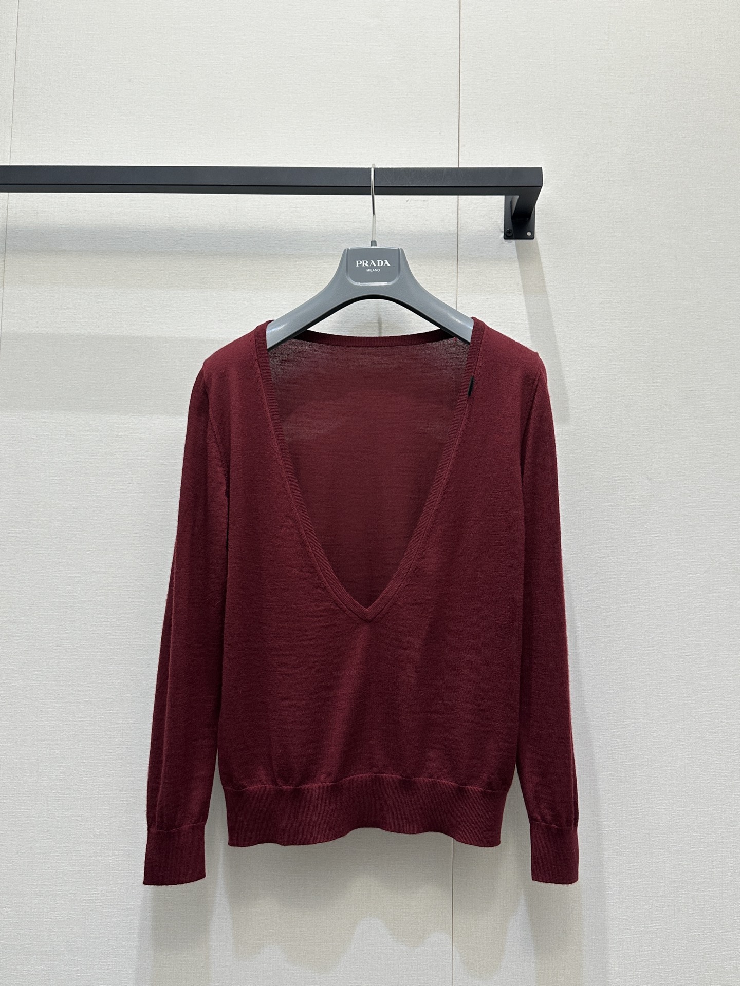 프라다(Prada) 배색 V넥 니트 의류