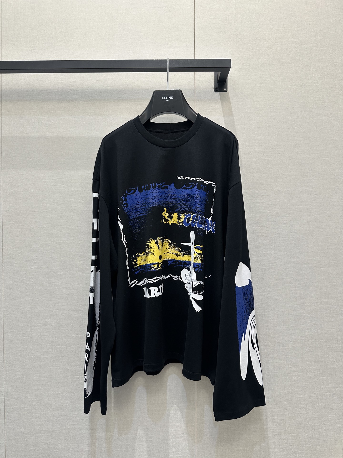 셀린느(Celine) 그래피티 로고 긴팔 티셔츠 의류