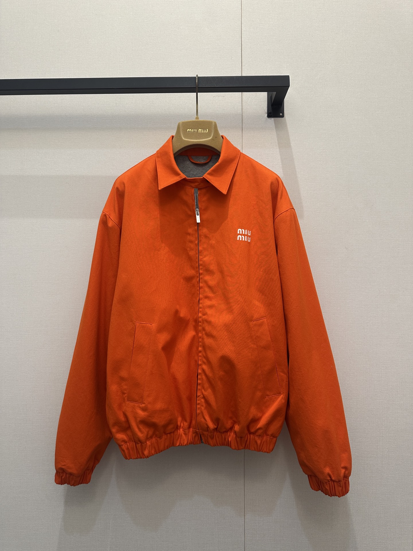 미우미우(MiuMiu) 로고 자수 오렌지 자켓 재킷 의류