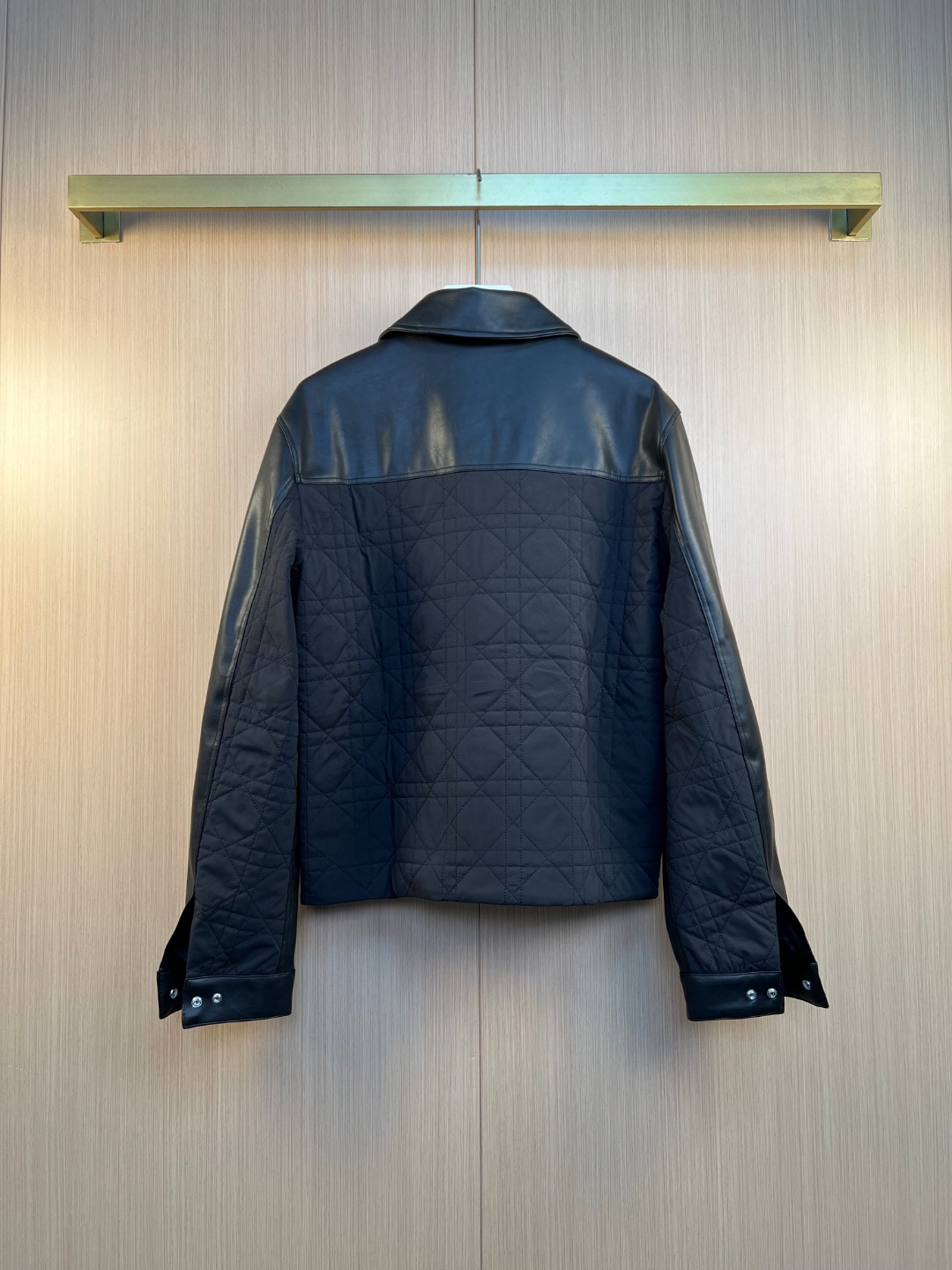 디올(DIOR) 크리스찬 디올 퀼팅 엠보 레더 재킷 의류