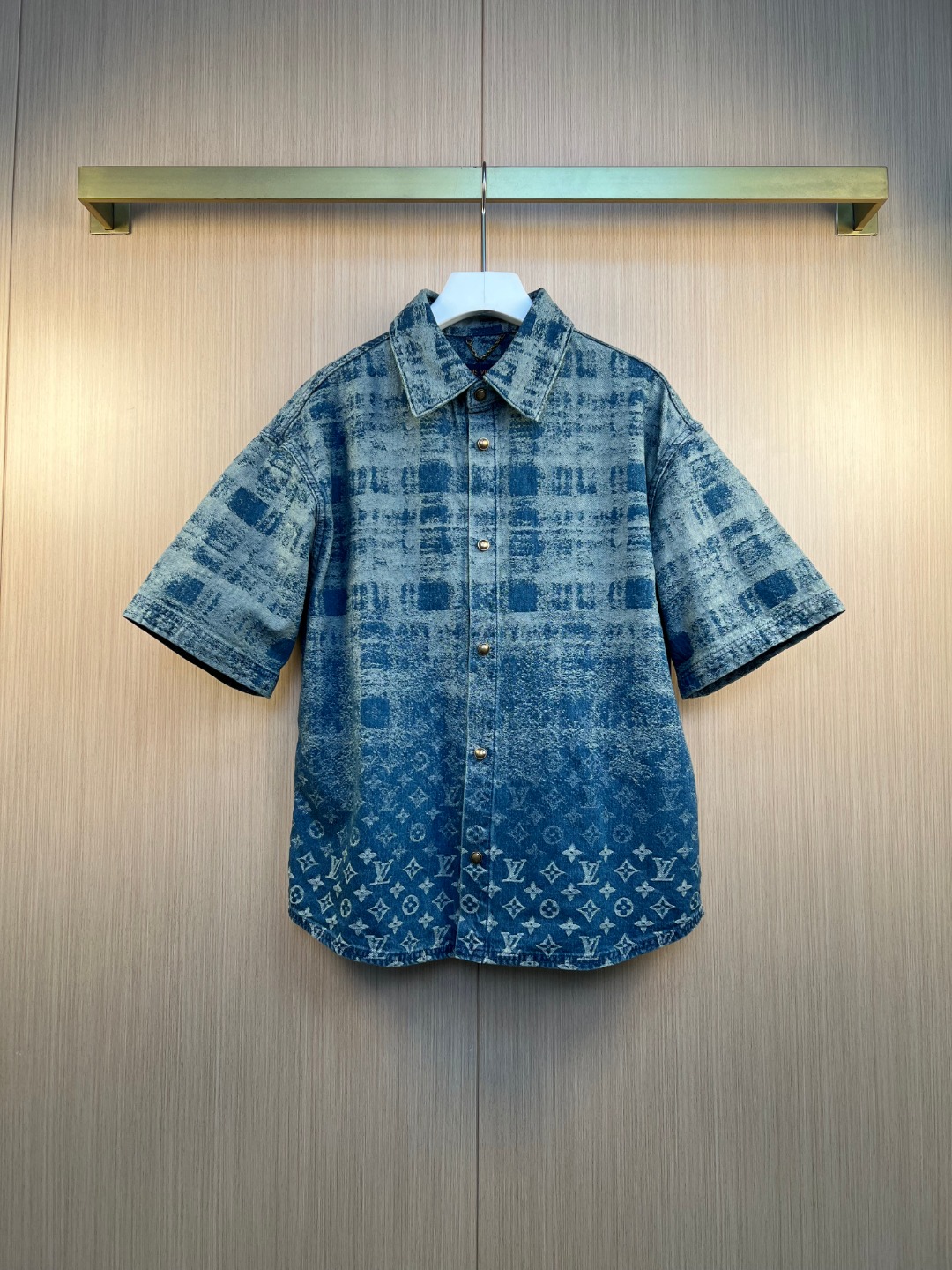 루이비통(LV) 그라데이션 블리치 자카드 데님 반팔 셔츠 의류