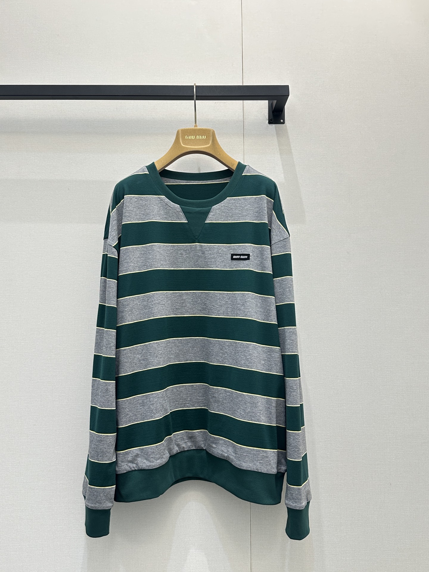 미우미우(MIU MIU) 스트라이프 스웨트셔츠 의류