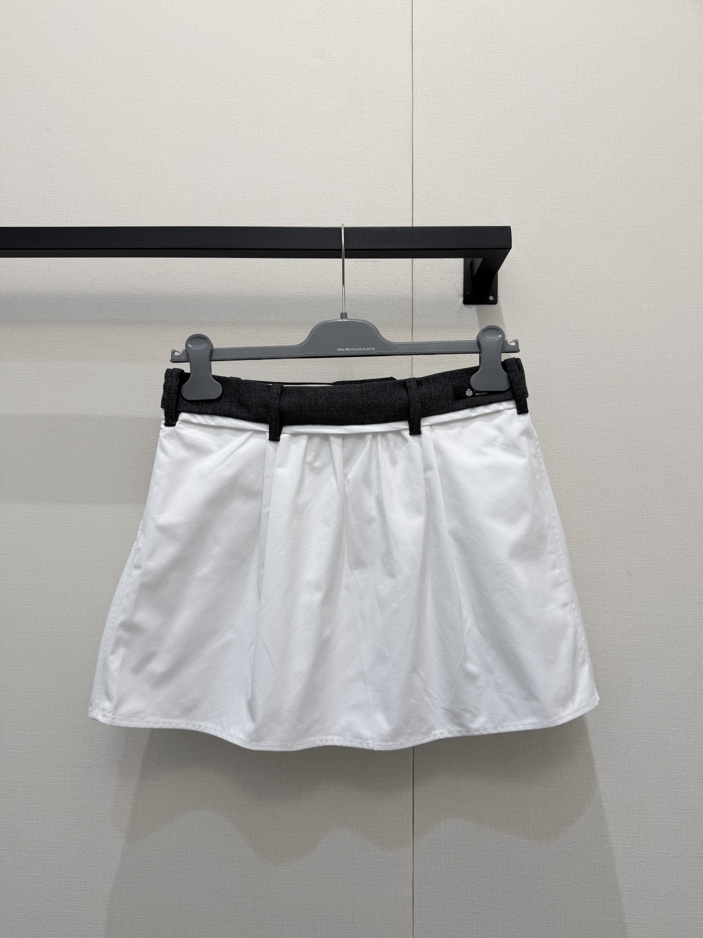 프라다(Prada) 사이드 셔링 화이트 스커트 치마 의류