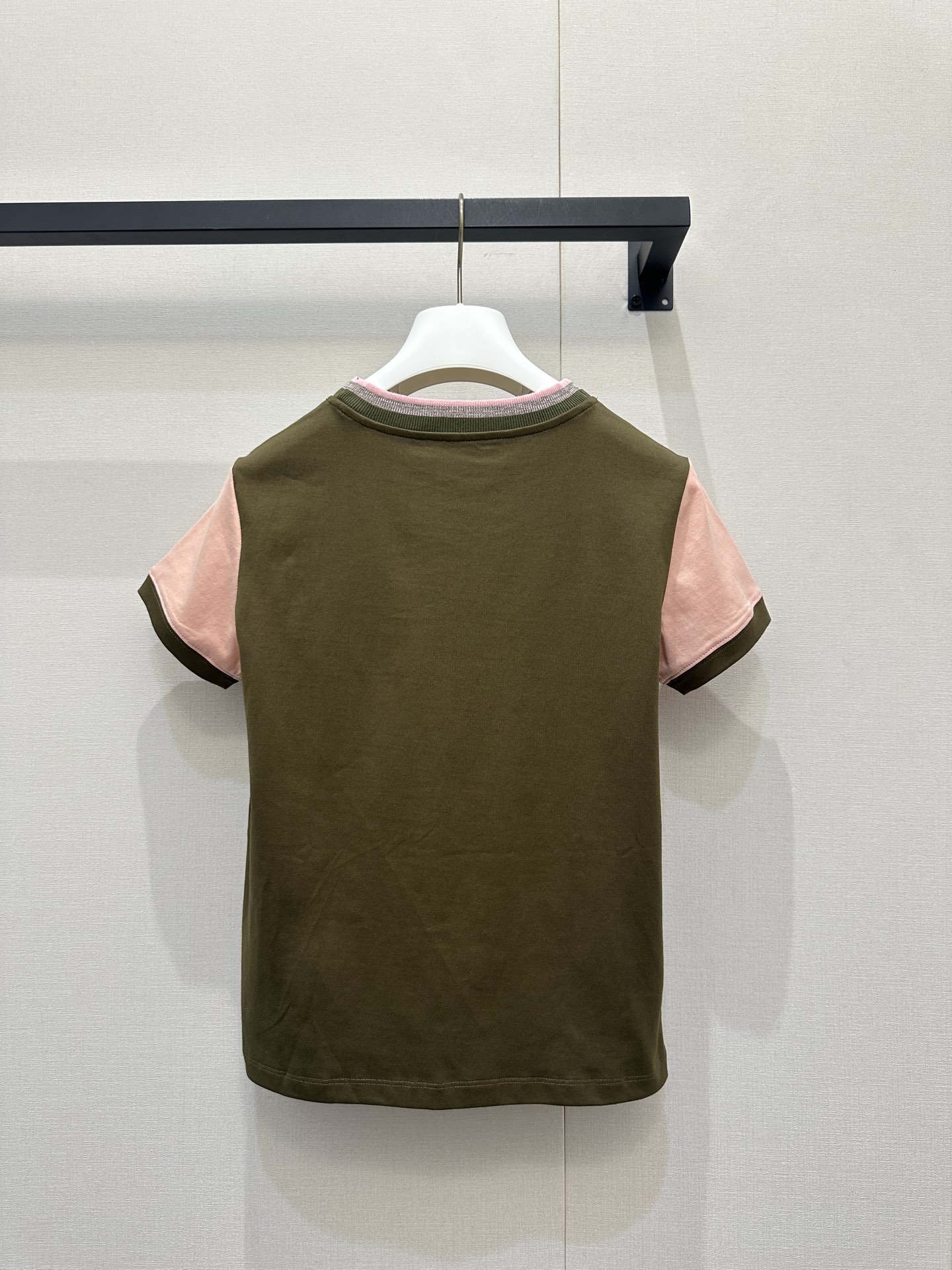로에베(Loewe) 올리브 핑크 배색 반팔 티셔츠 의류