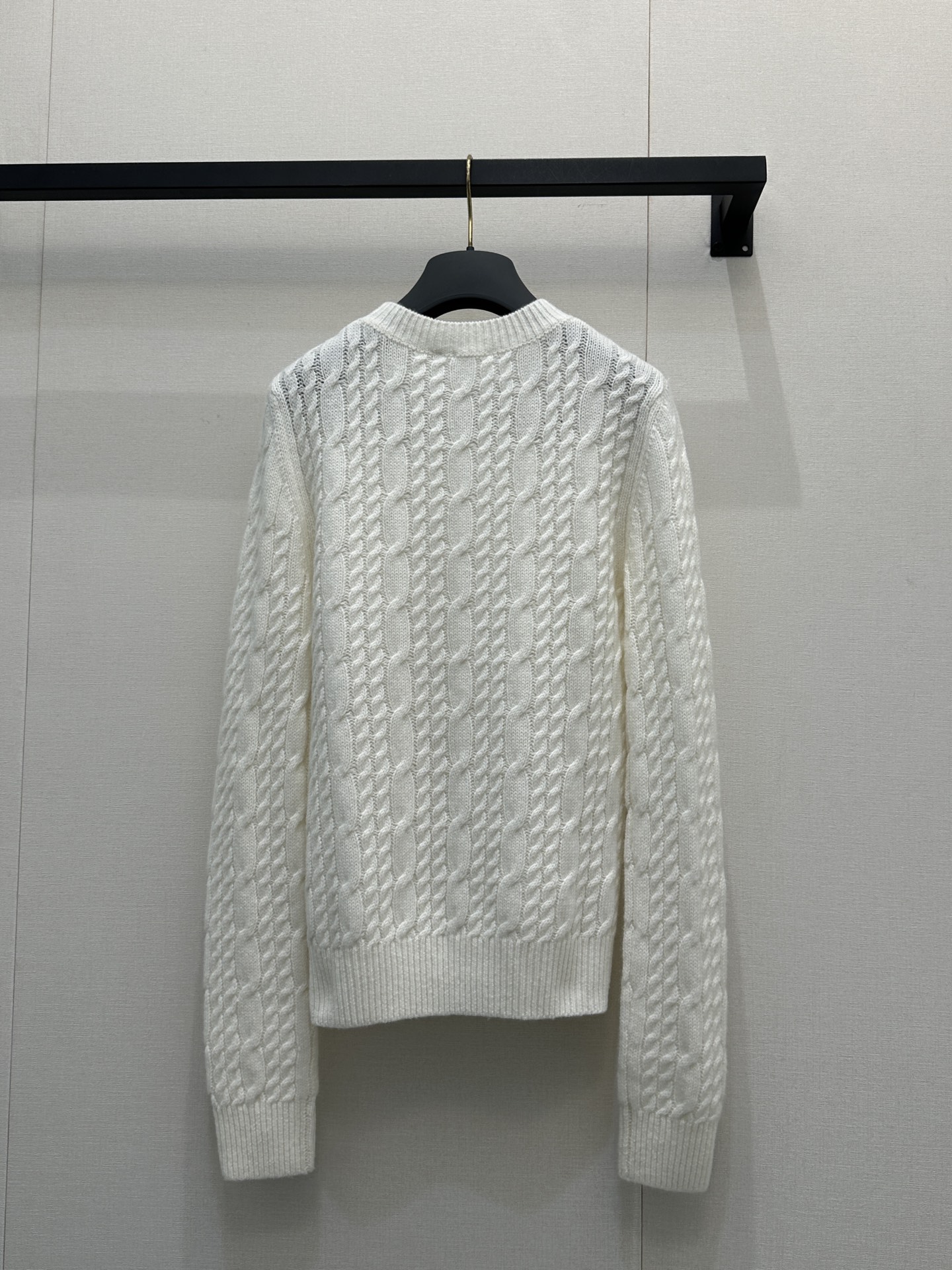 디올(Dior) 펀칭 꽈배기 라운드 니트 의류