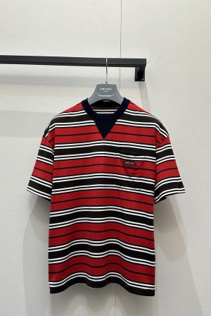 프라다(Prada) 레드·브라운·화이트 배색 반팔 티셔츠 의류