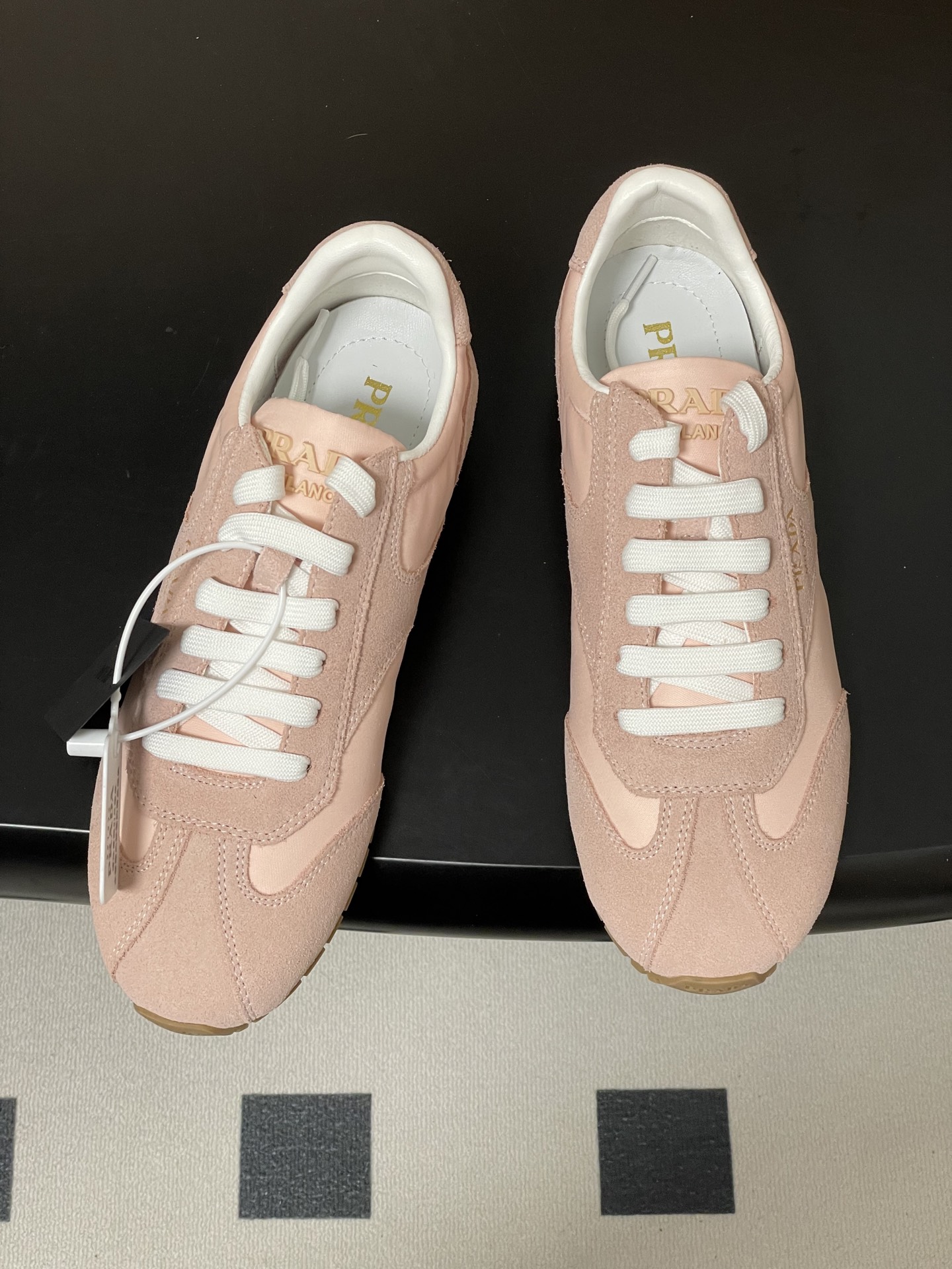 프라다(PRADA) 레트로 스웨이드 스니커즈 신발