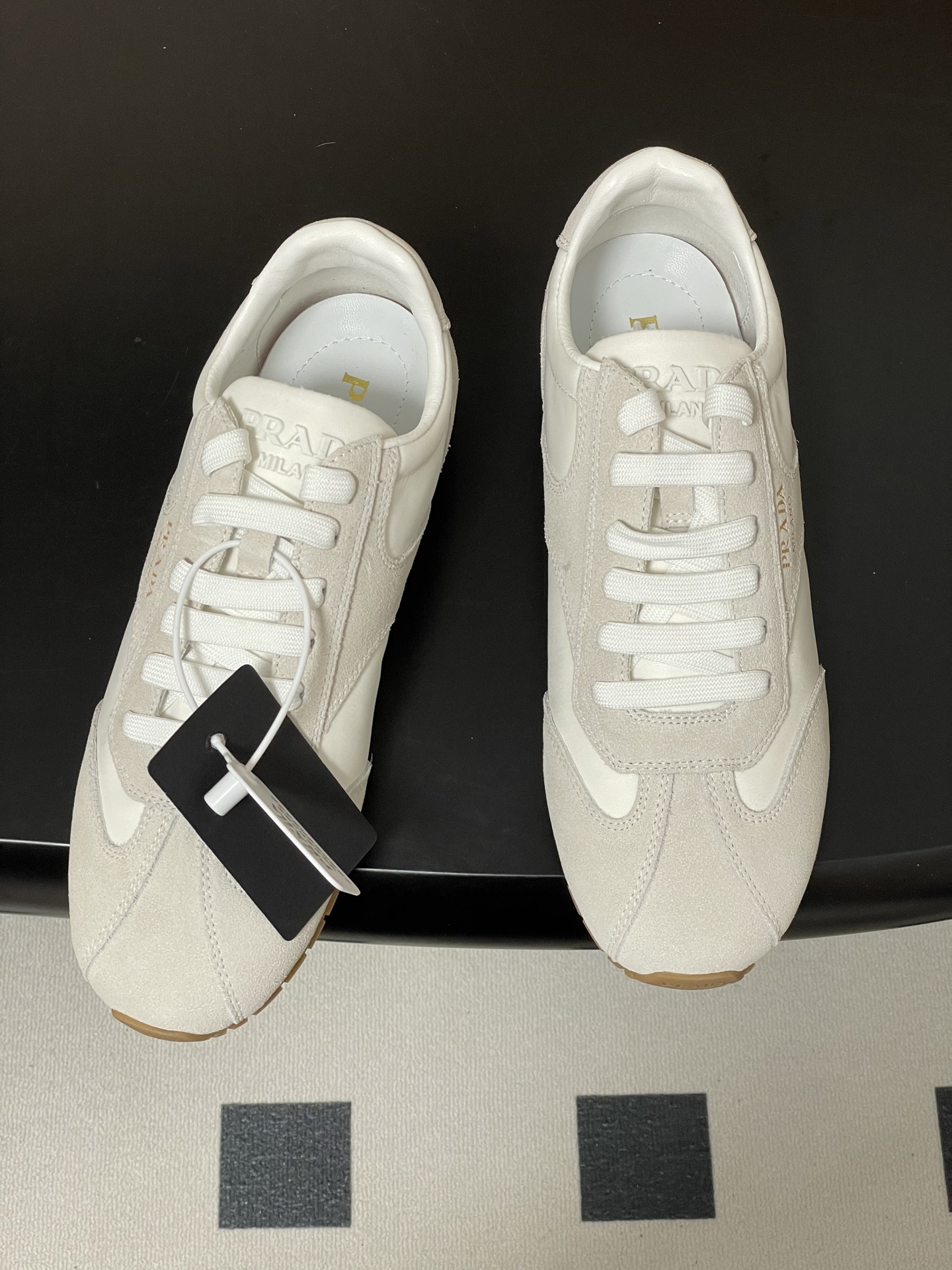 프라다(PRADA) 레트로 스웨이드 스니커즈 신발