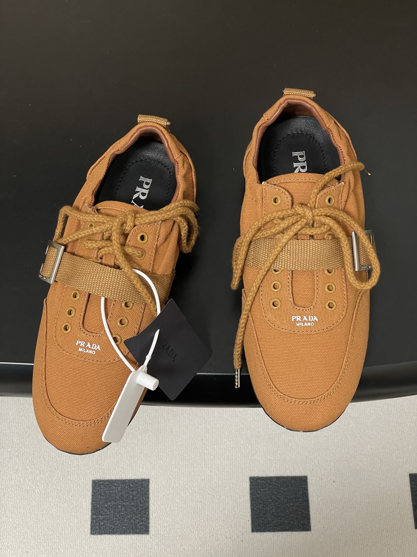 프라다(PRADA) 캔버스 로우탑 스니커즈 신발