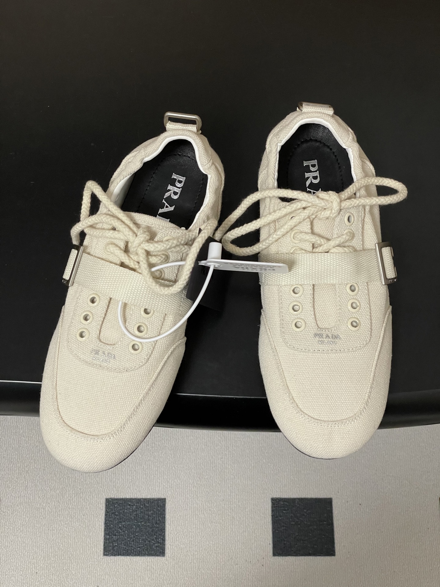 프라다(PRADA) 캔버스 로우탑 스니커즈 신발