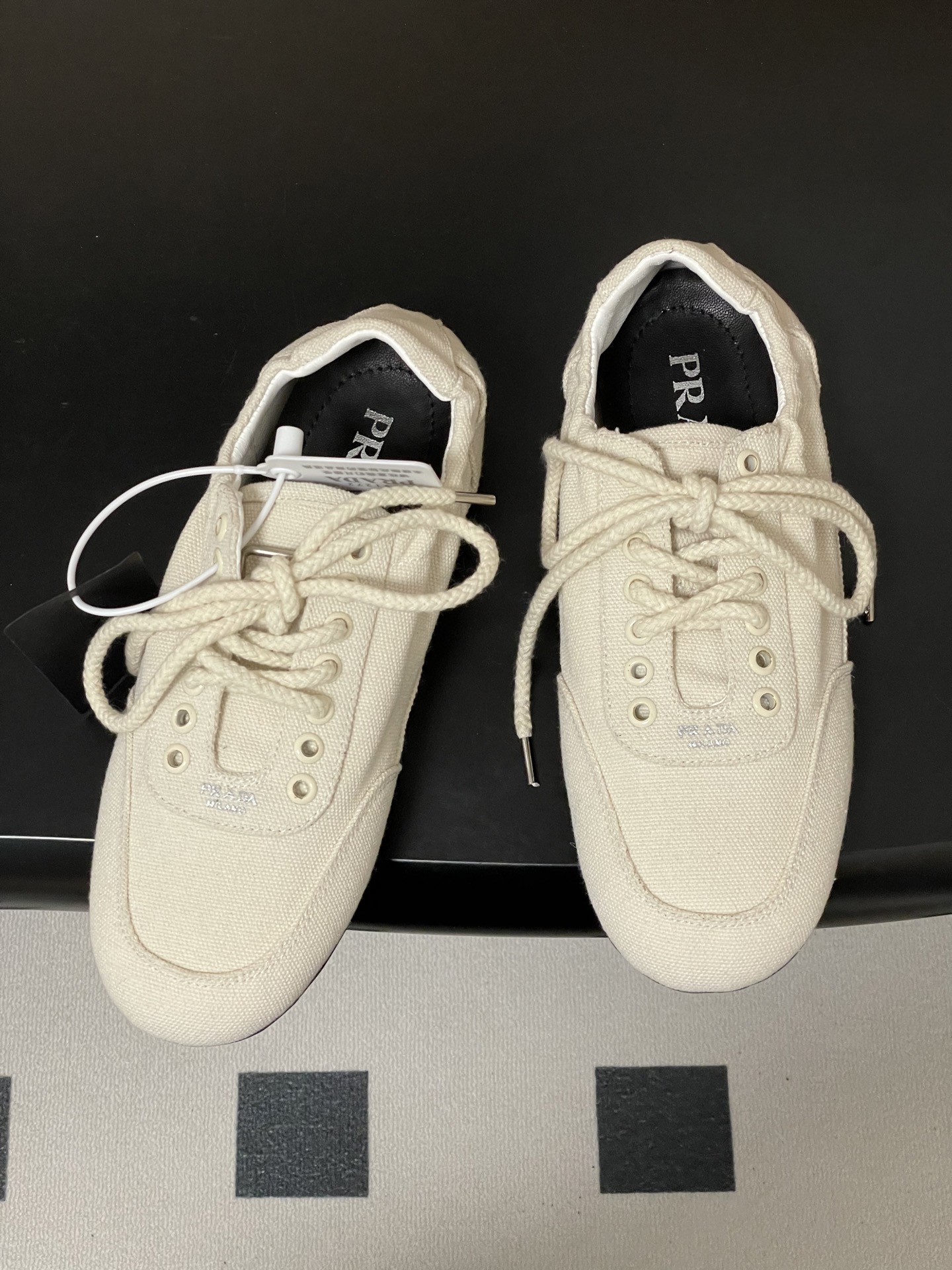 프라다(PRADA) 캔버스 레이스업 스니커즈 신발