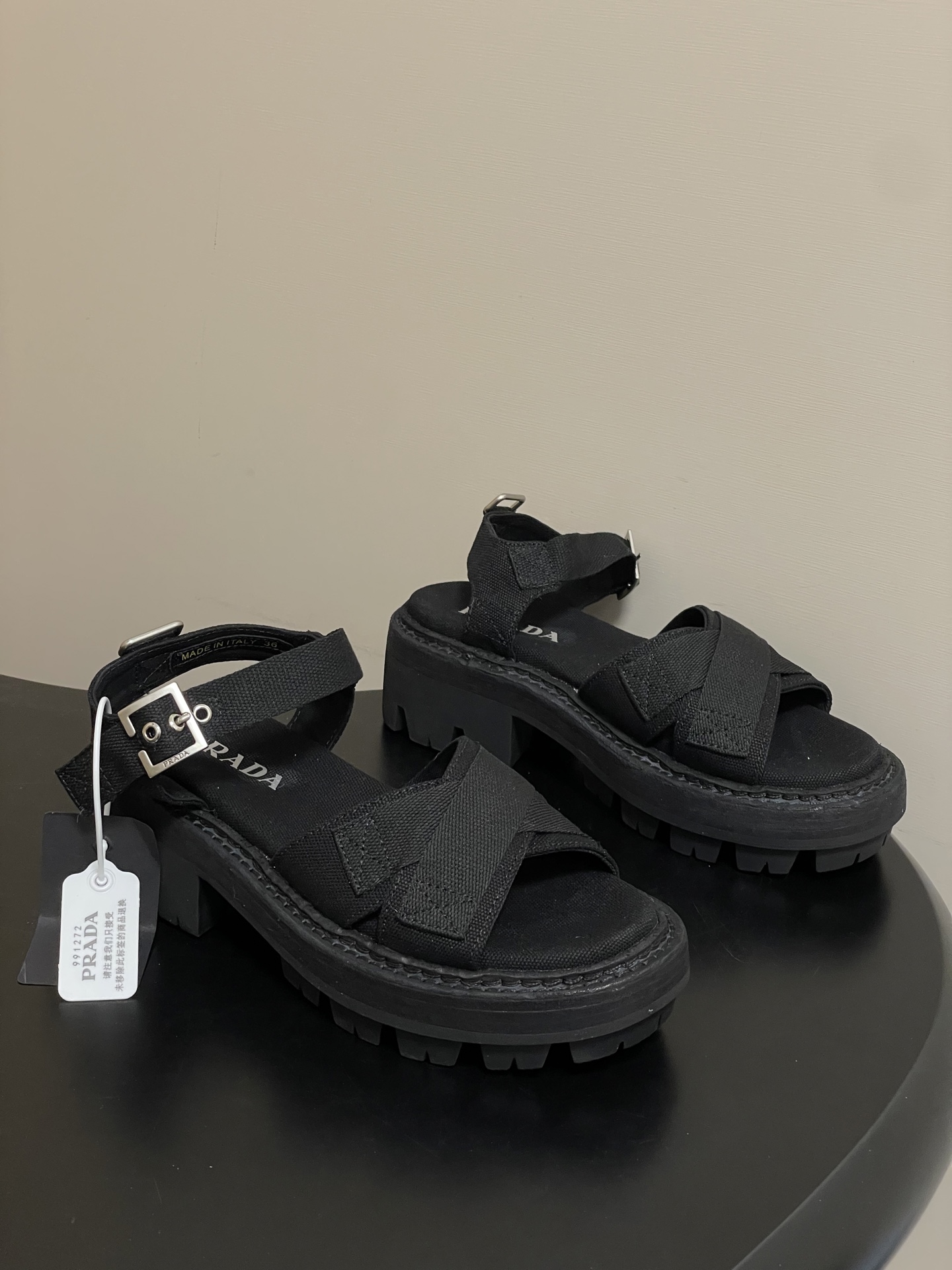 프라다(PRADA) 로마 피셔맨 플랫폼 샌들 신발