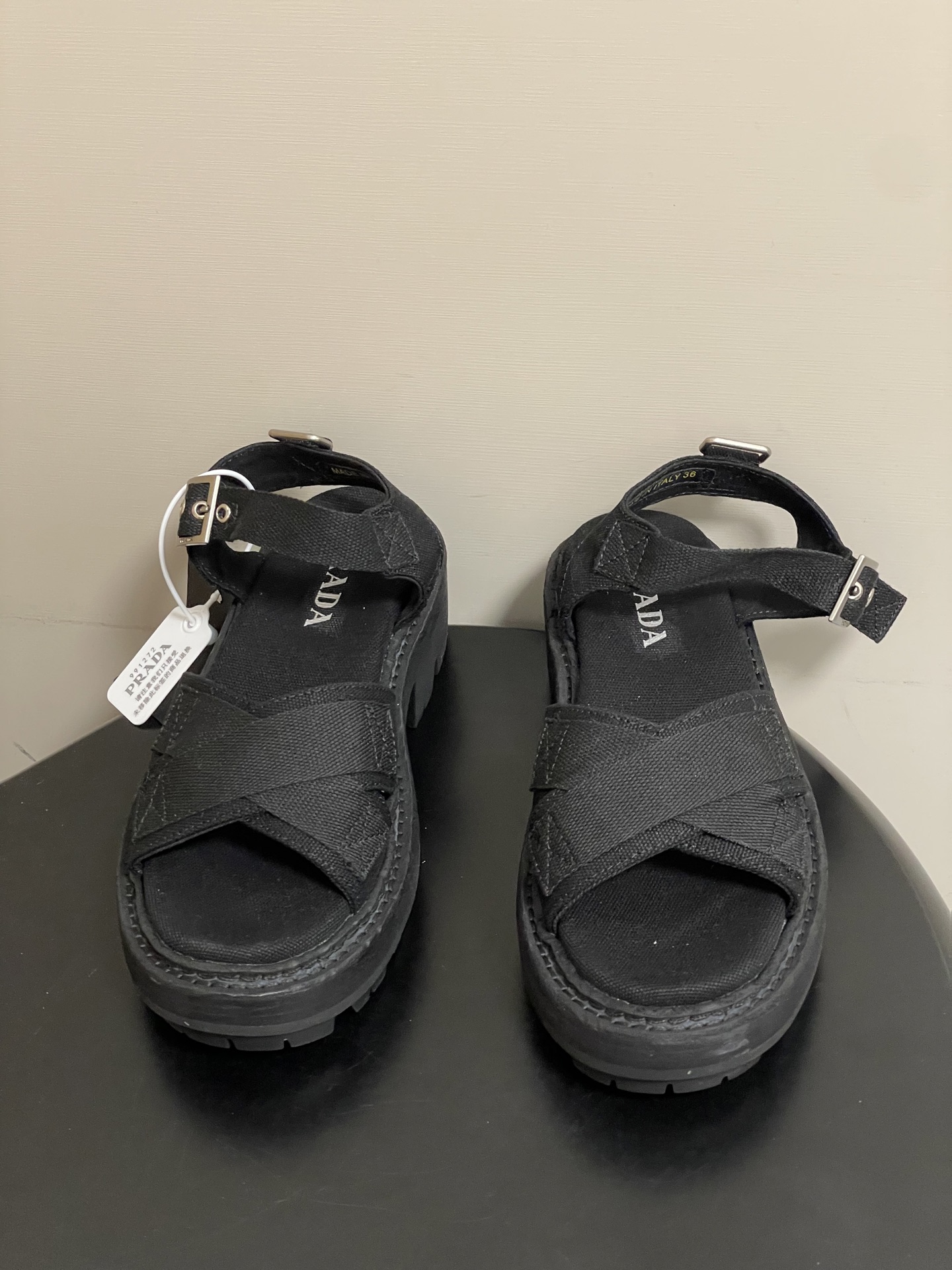 프라다(PRADA) 로마 피셔맨 플랫폼 샌들 신발