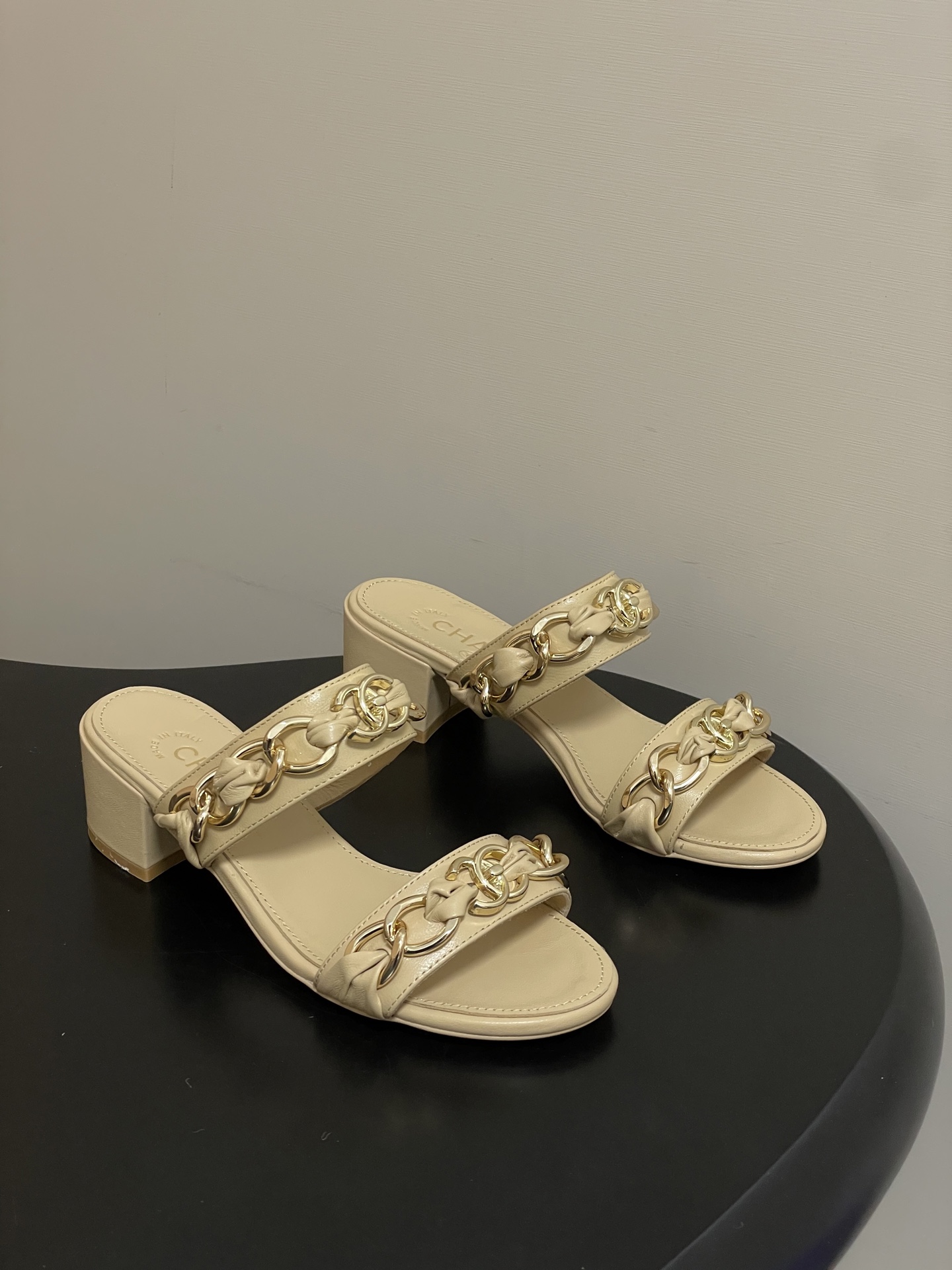 샤넬(CHANEL) 체인 스트랩 힐 슬리퍼 신발