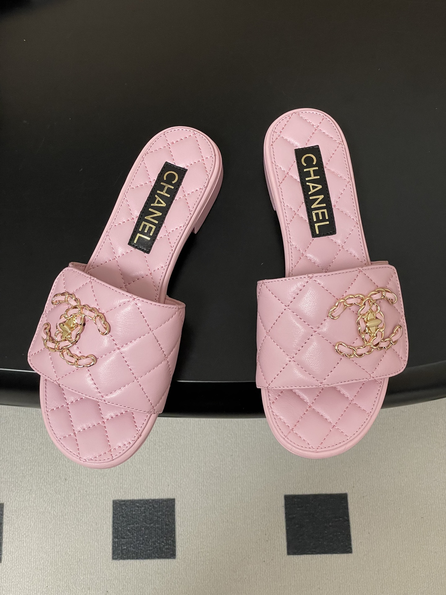 샤넬(CHANEL) 퀼팅 체인 벨크로 샌들 슬리퍼 신발