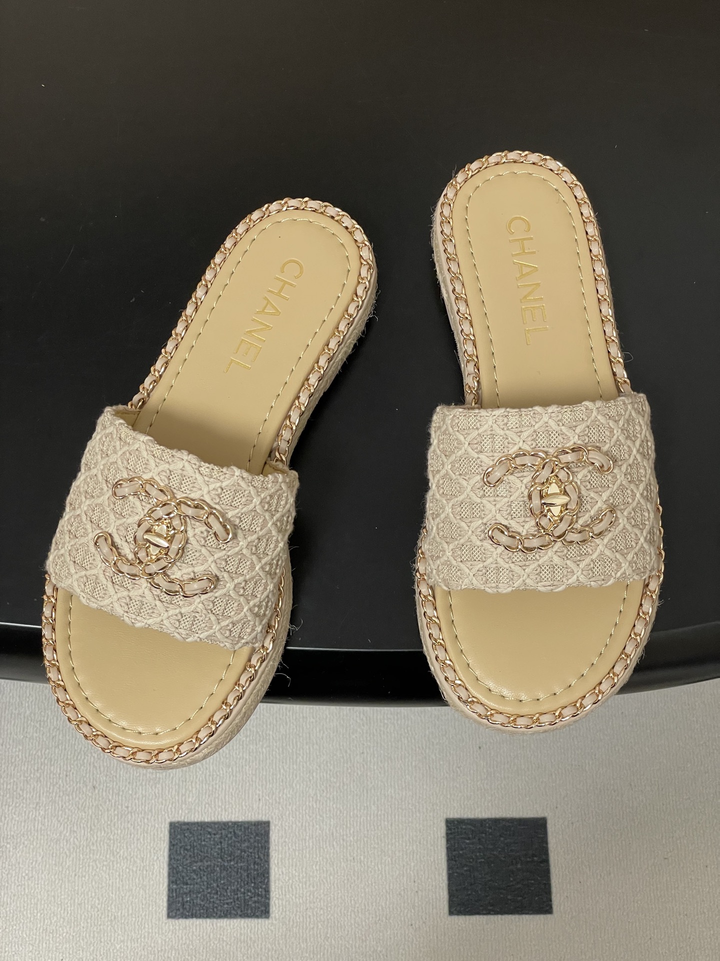 샤넬(CHANEL) 체인 퀼팅 샌들 슬리퍼 신발