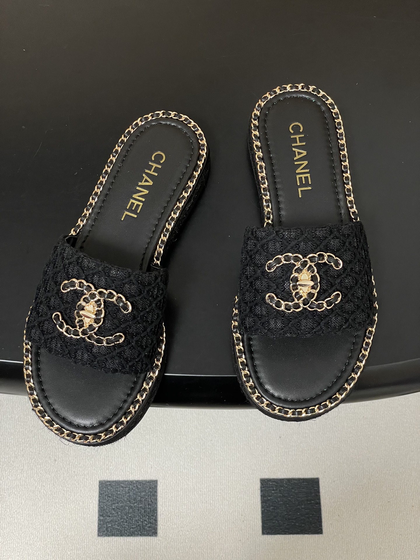 샤넬(CHANEL) 체인 퀼팅 샌들 슬리퍼 신발