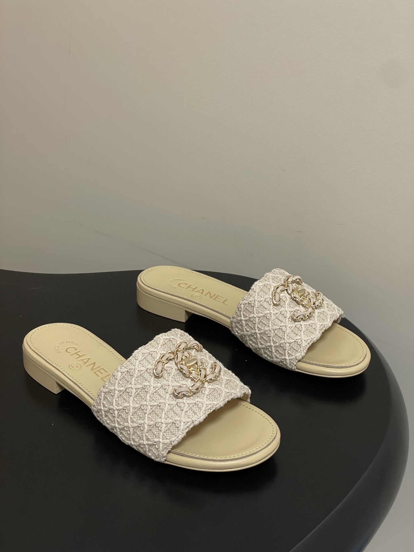 샤넬(CHANEL) 체인 퀼팅 플랫 슬리퍼 신발