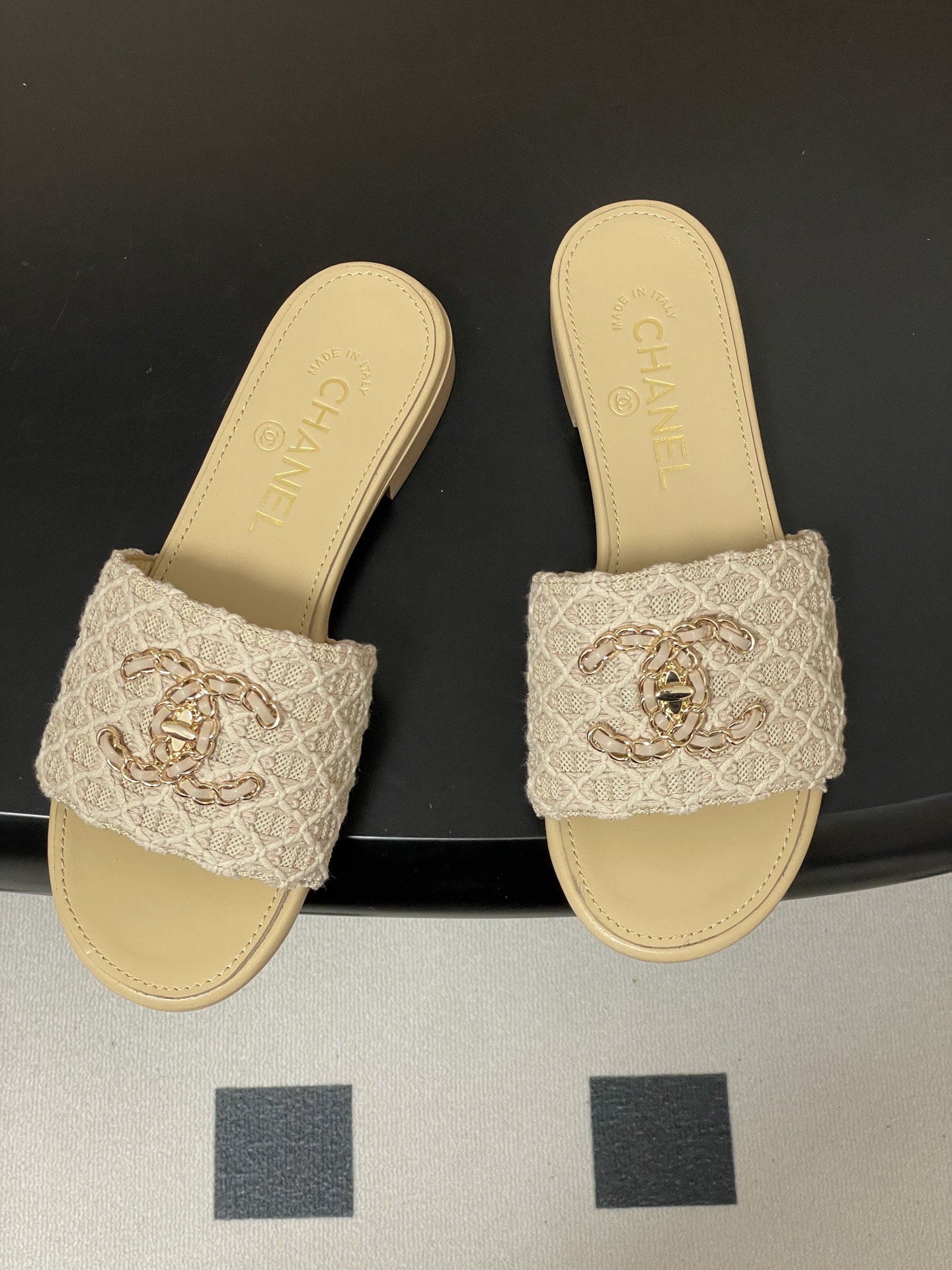 샤넬(CHANEL) 체인 퀼팅 플랫 슬리퍼 신발