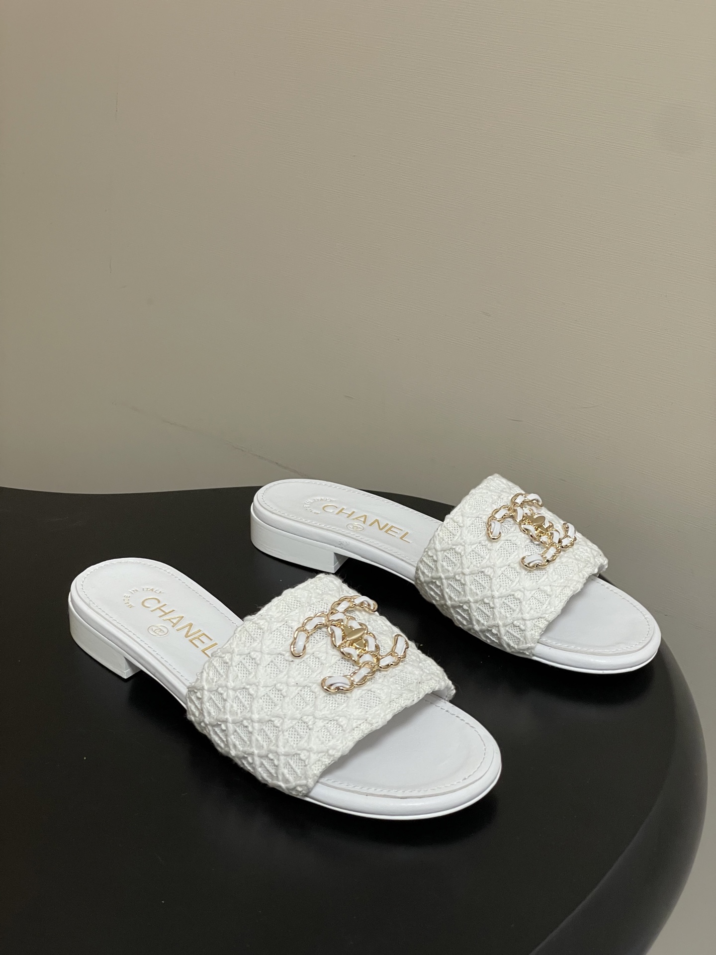 샤넬(CHANEL) 체인 퀼팅 플랫 슬리퍼 신발