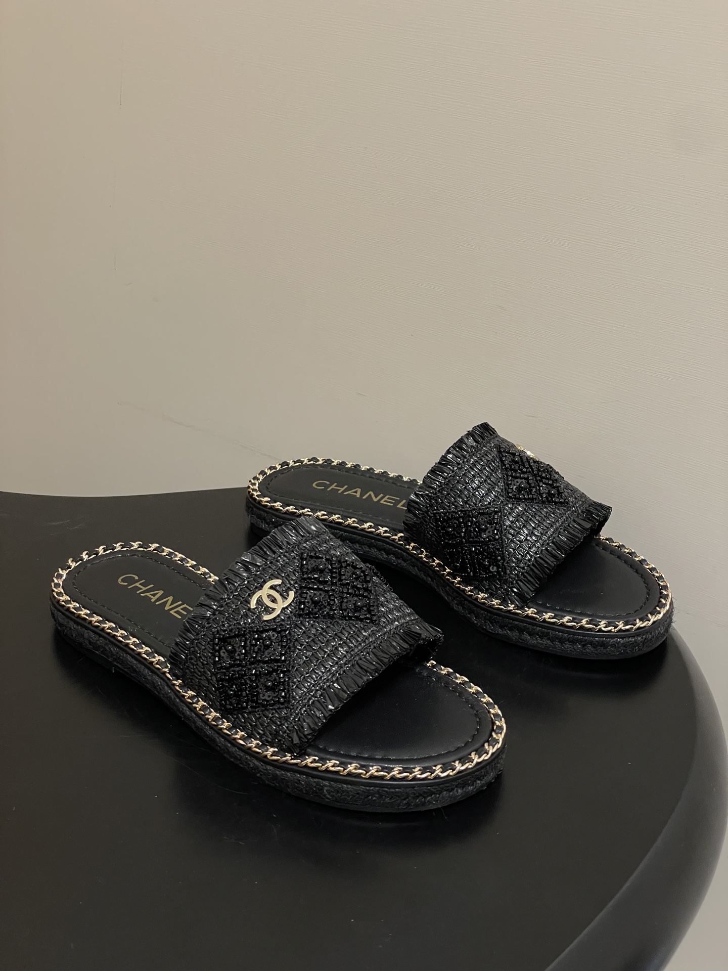 샤넬(CHANEL) 진주 크리스탈 체인 샌들 슬리퍼 신발