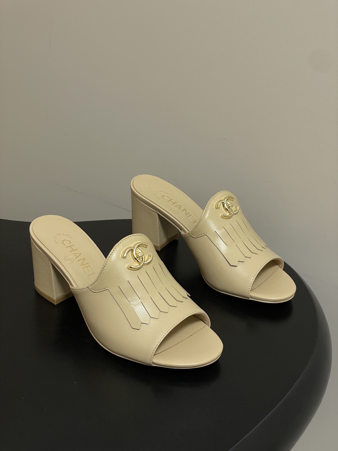 샤넬(Chanel) 퀼팅 더블C 태슬 샌들 슬리퍼 신발 7cm