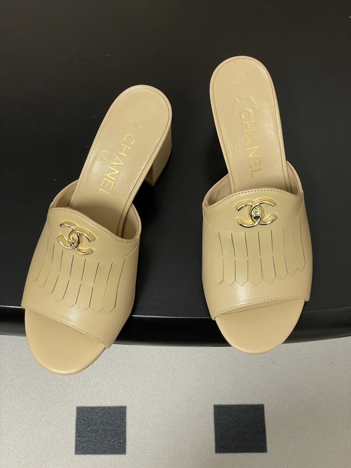 샤넬(Chanel) 퀼팅 더블C 태슬 샌들 슬리퍼 신발 7cm