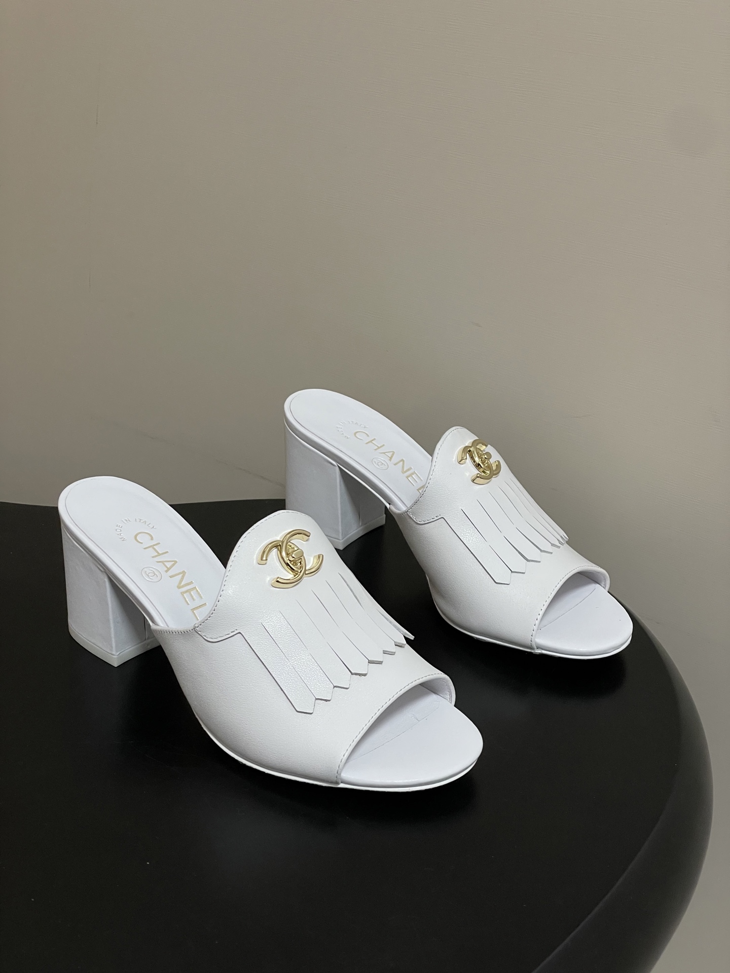 샤넬(Chanel) 퀼팅 더블C 태슬 샌들 슬리퍼 신발 7cm