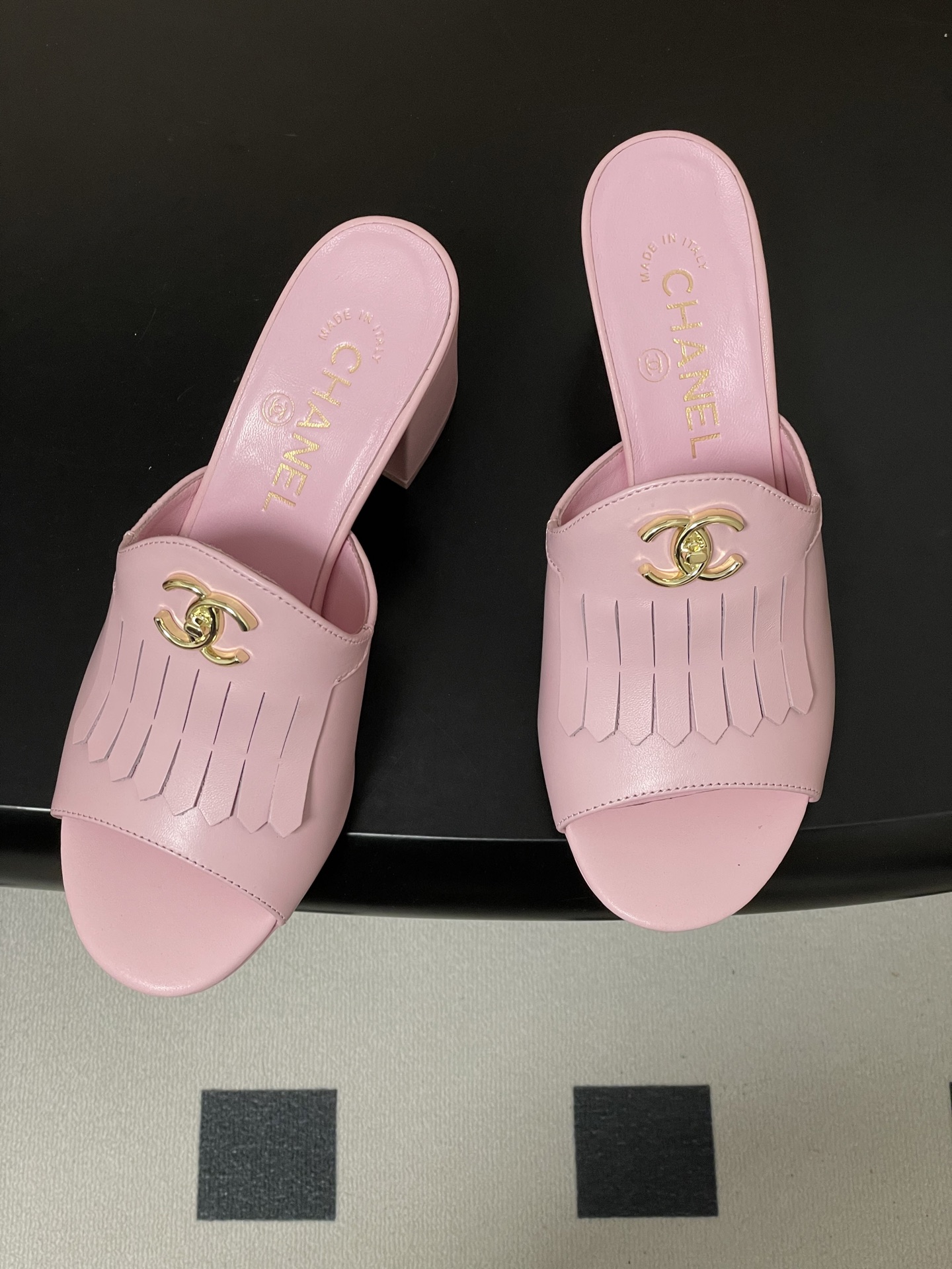 샤넬(Chanel) 퀼팅 더블C 태슬 샌들 슬리퍼 신발 7cm