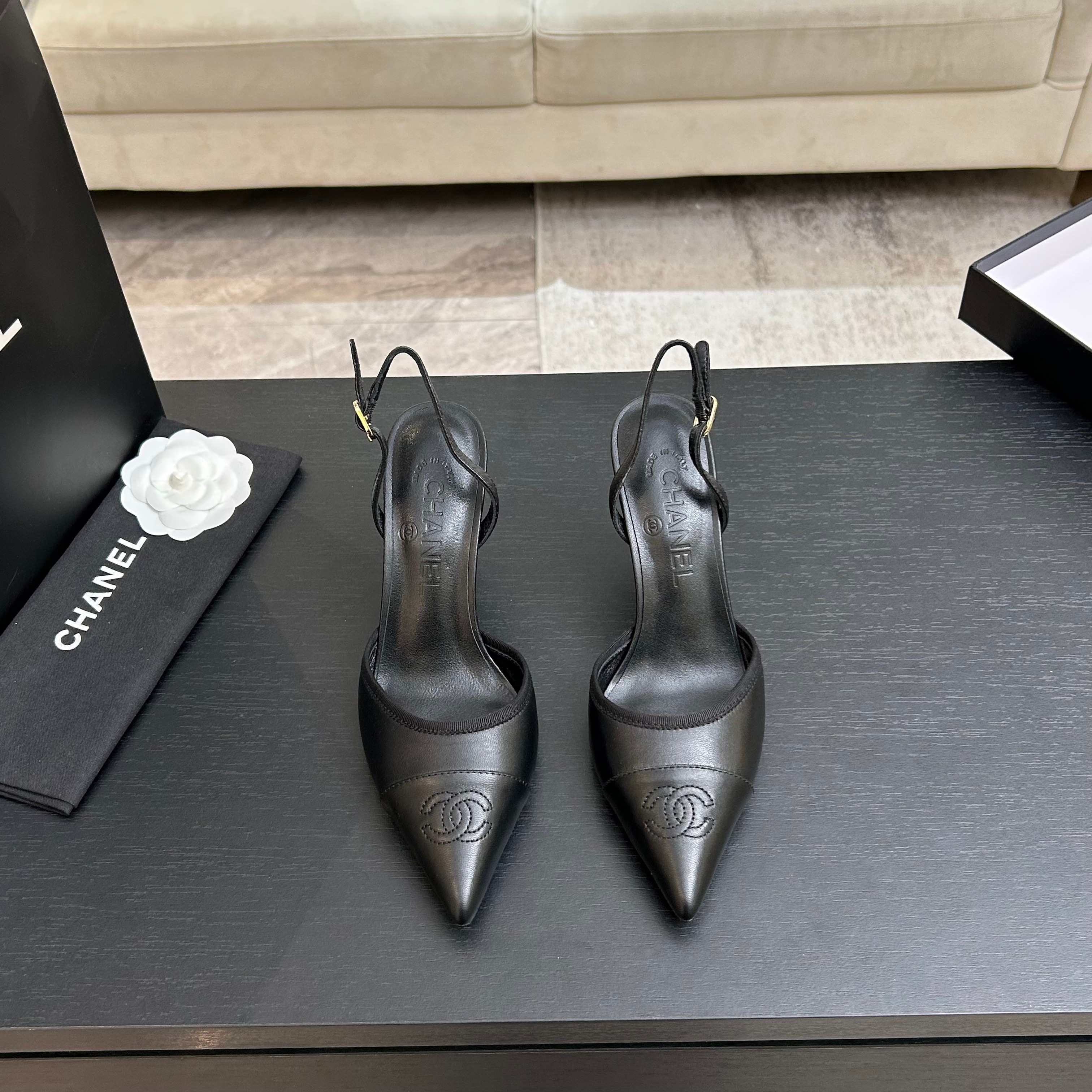 샤넬(Chanel) 26 신상 클래식 배색 스틸레토 힐 구두 신발
