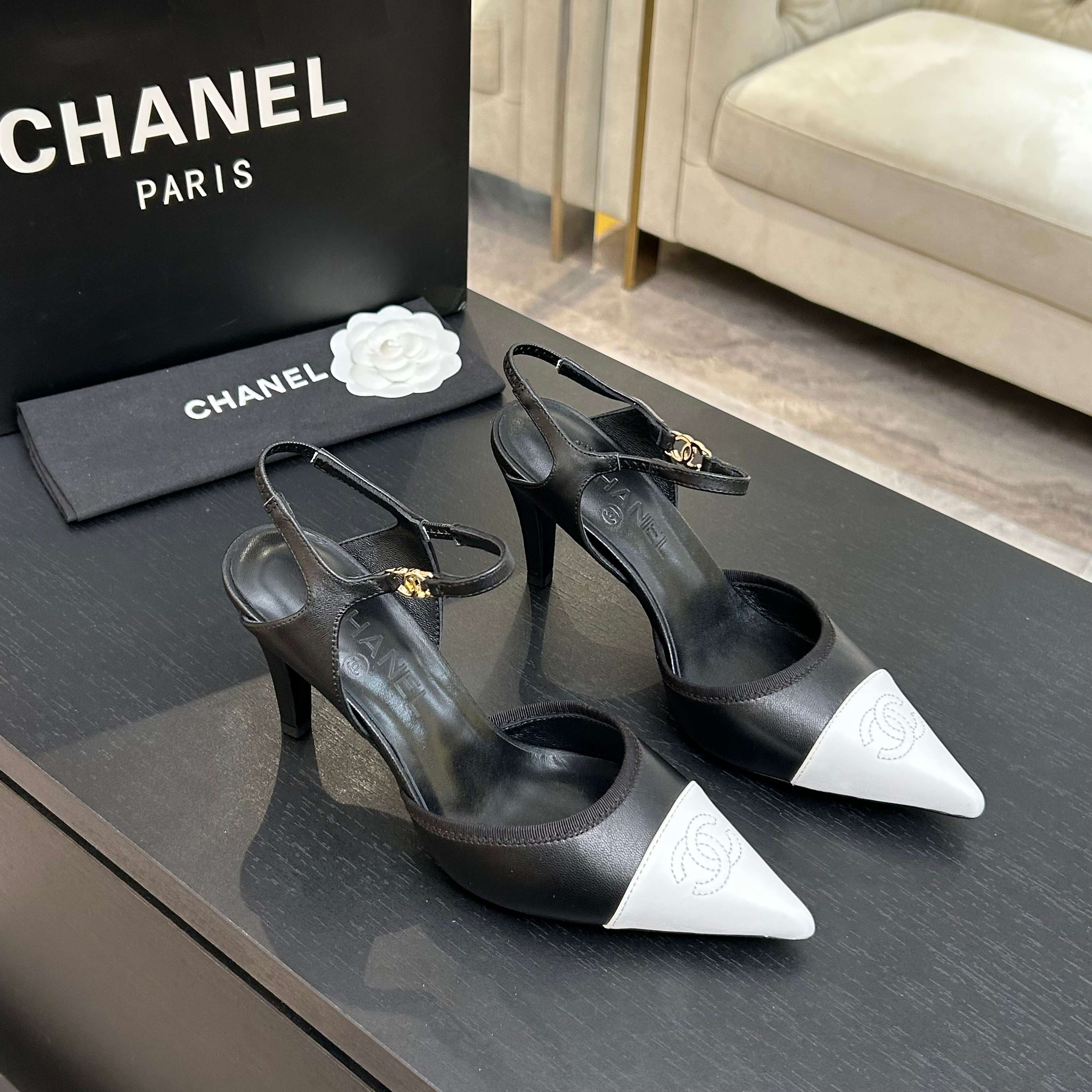 샤넬(Chanel) 26 신상 클래식 배색 스틸레토 힐 구두 샌들 신발