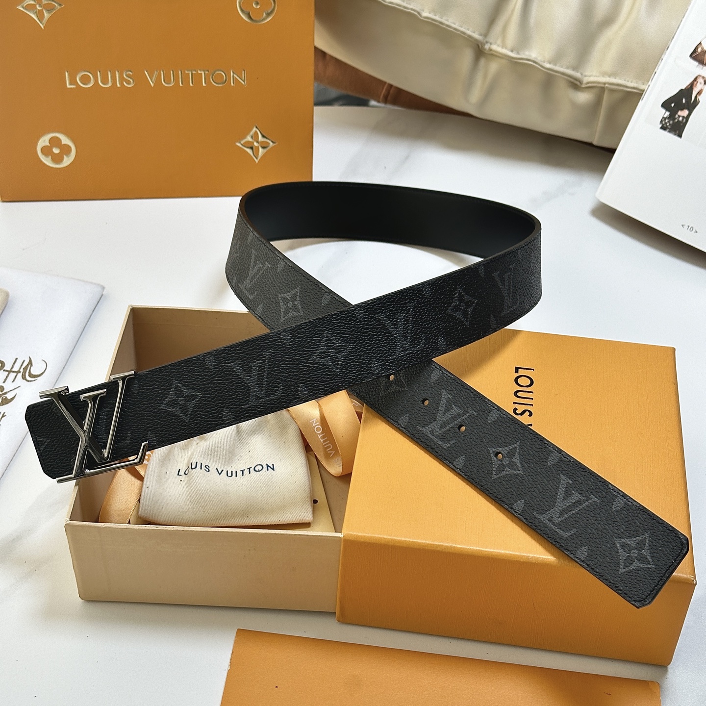 루이비통(LV) 캔버스 가죽 벨트 악세사리