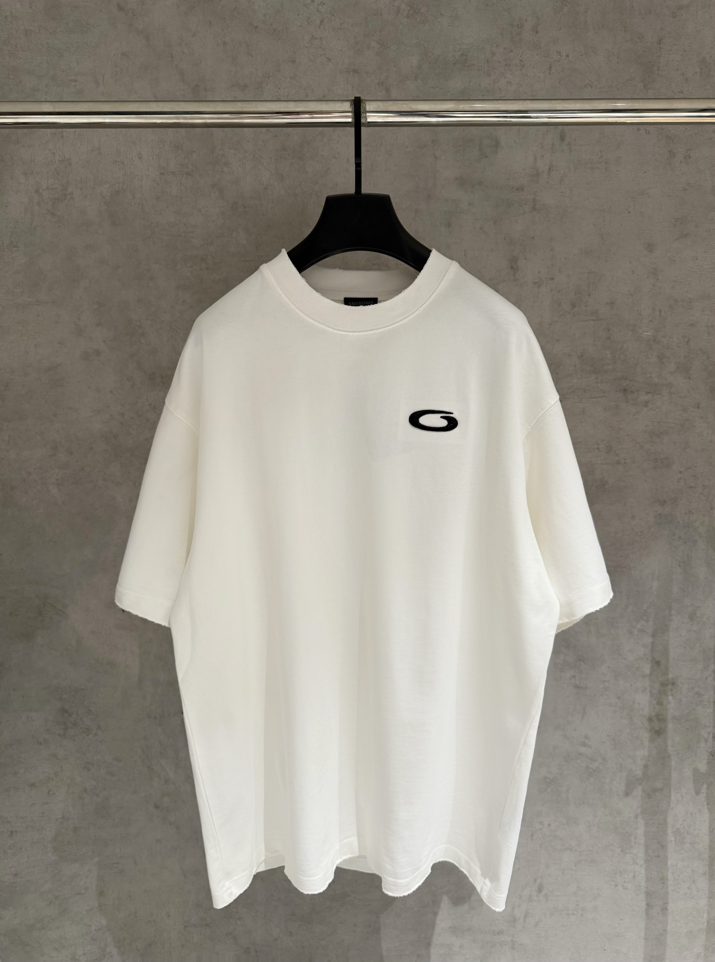 발렌시아가(BALENCIAGA) 자수 반팔 티셔츠 의류