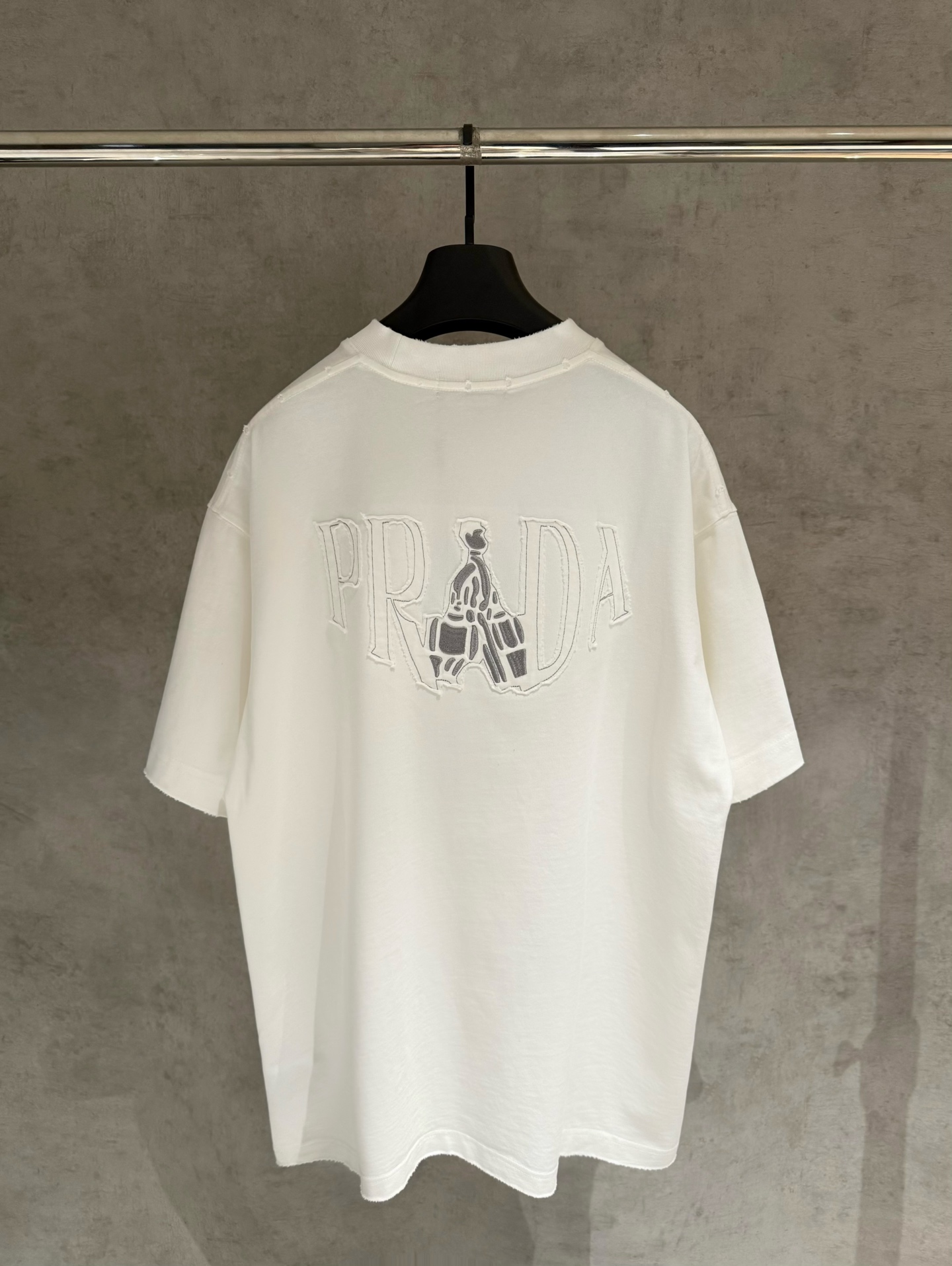 프라다(PRADA) 패치 자수 반팔 티셔츠 의류