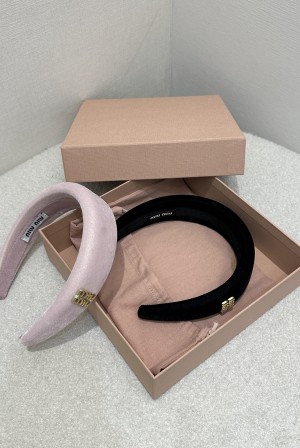 miumiu 미우미우 로고 포인트 실크 벨벳 머리띠 헤어밴드 악세사리