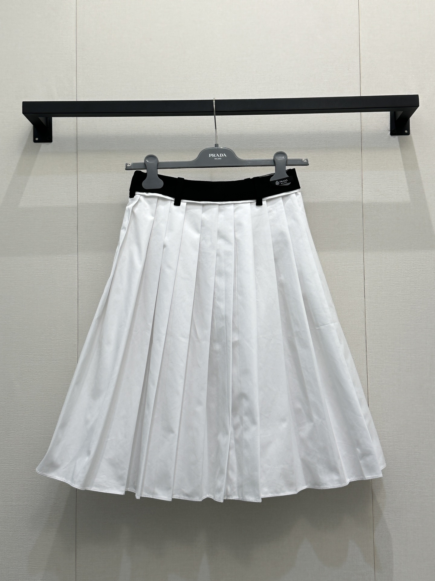 PRADA 프라다 로고 포인트 고허리 플리츠 주름 롱 스커트 치마 의류