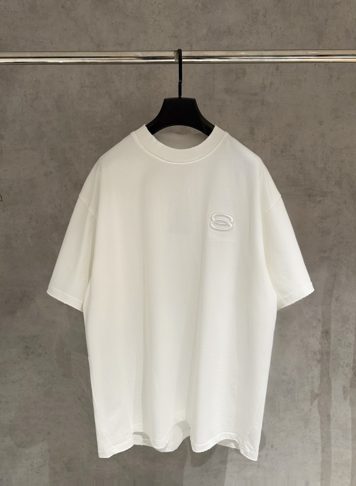 발렌시아가(BALENCIAGA) 자수 로고 반팔 티셔츠 의류