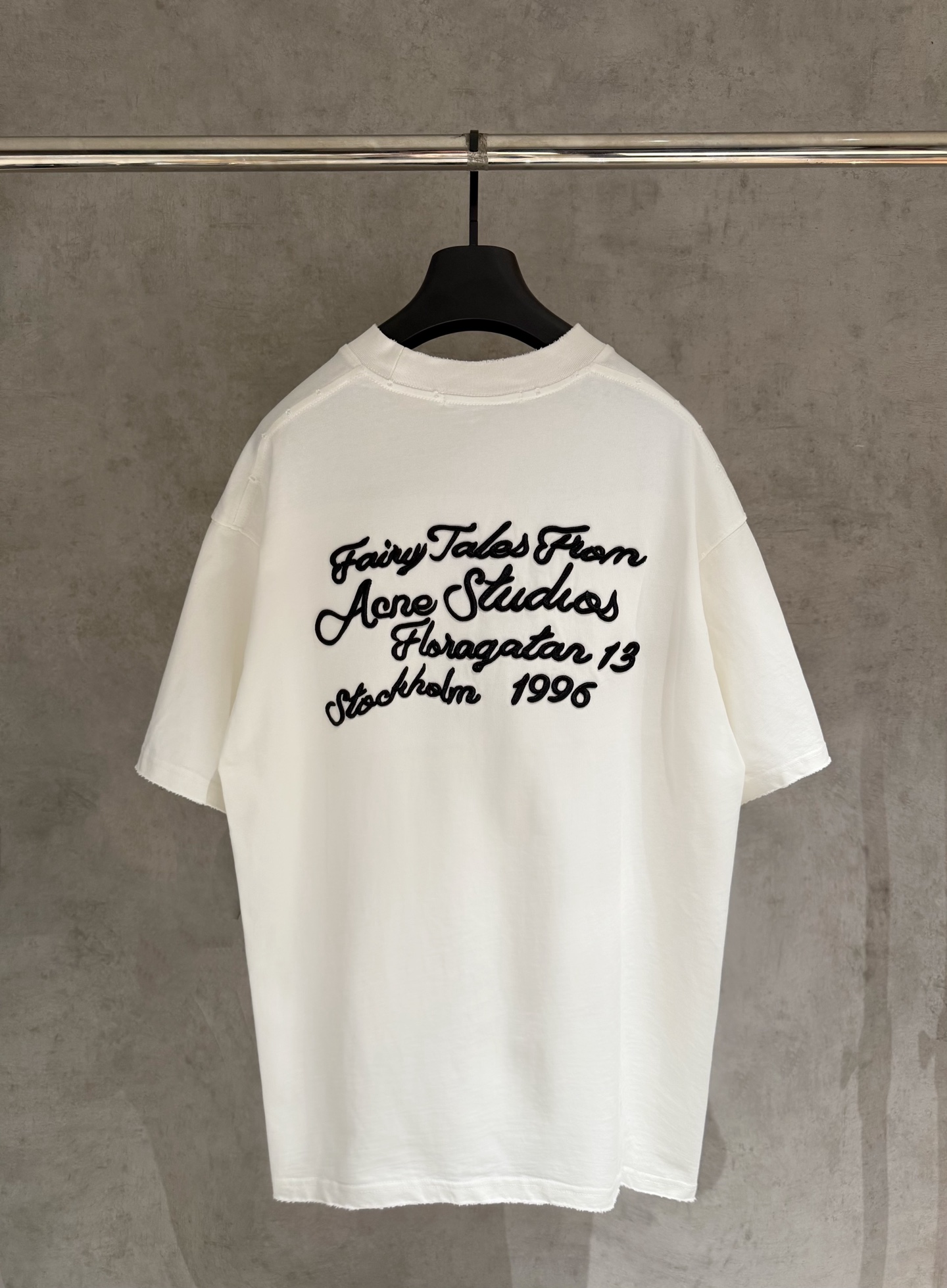 아크네 스튜디오(ACNE STUDIOS) 자수 반팔 티셔츠 의류