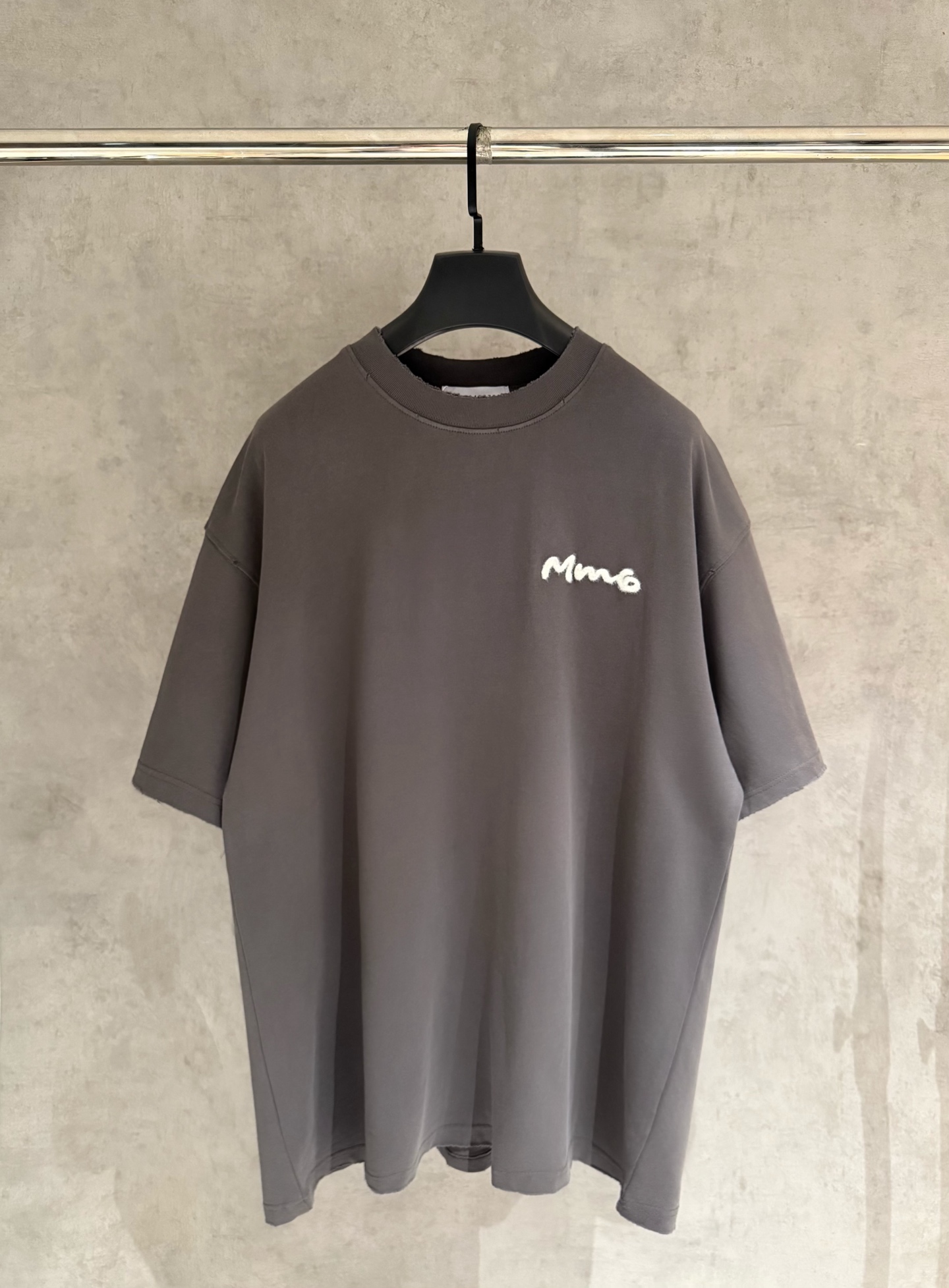 메종 마르지엘라(Maison Margiela) 자수 반팔 티셔츠 의류