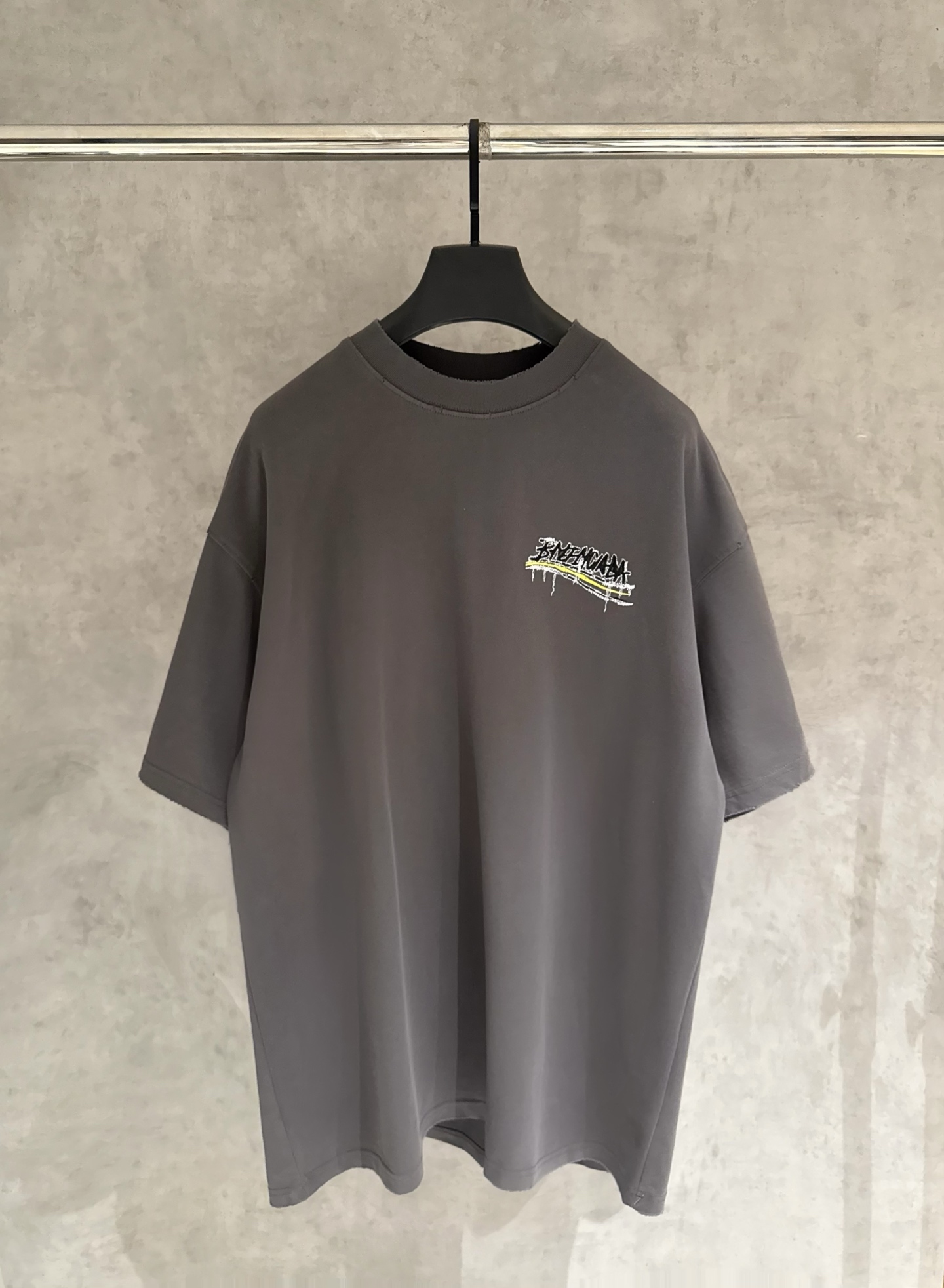 발렌시아가(BALENCIAGA) 자수 반팔 티셔츠 의류