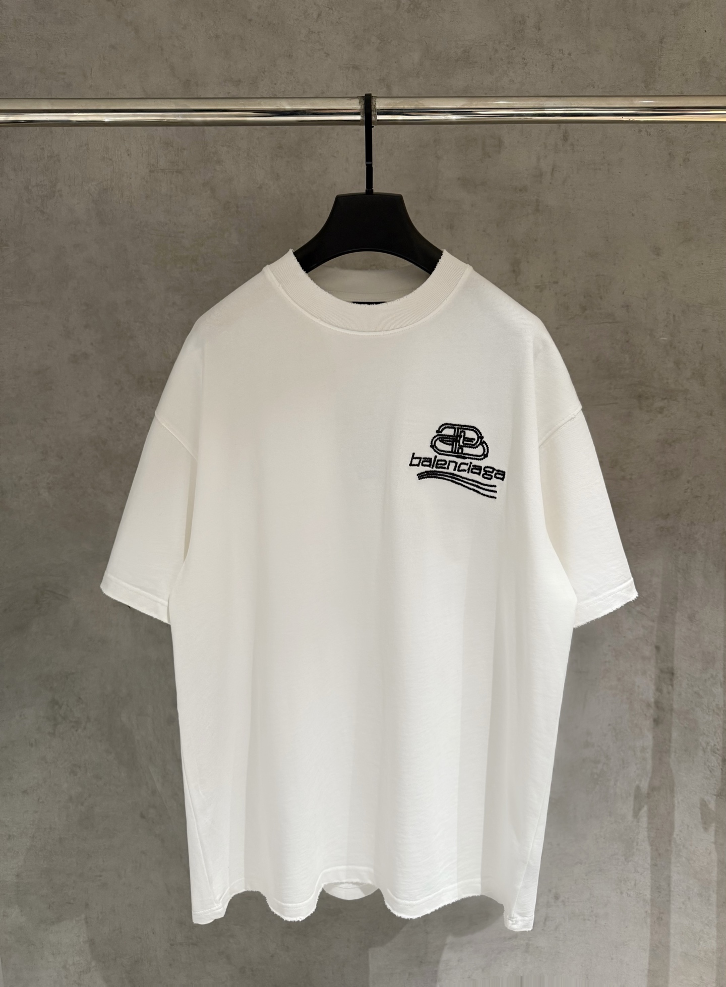 발렌시아가(BALENCIAGA) 자수 반팔 티셔츠 의류