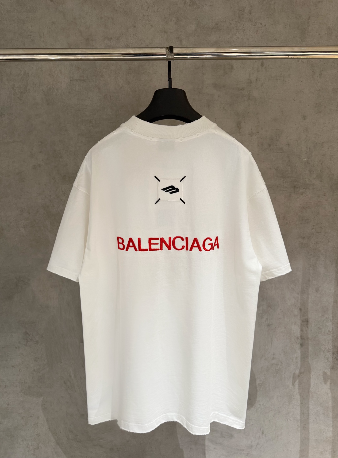 발렌시아가(BALENCIAGA) 자수 반팔 티셔츠 의류