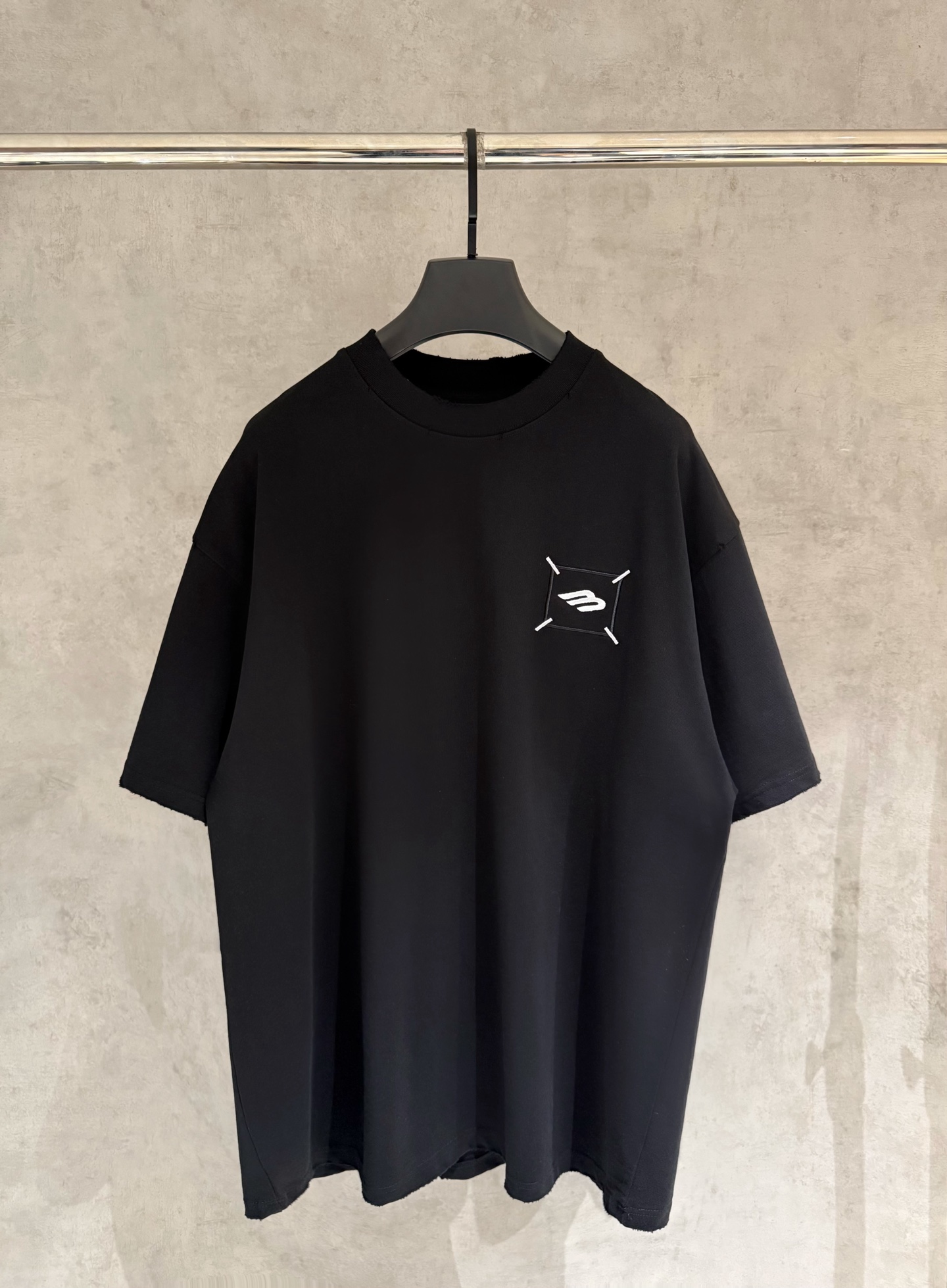 발렌시아가(BALENCIAGA) 자수 반팔 티셔츠 의류